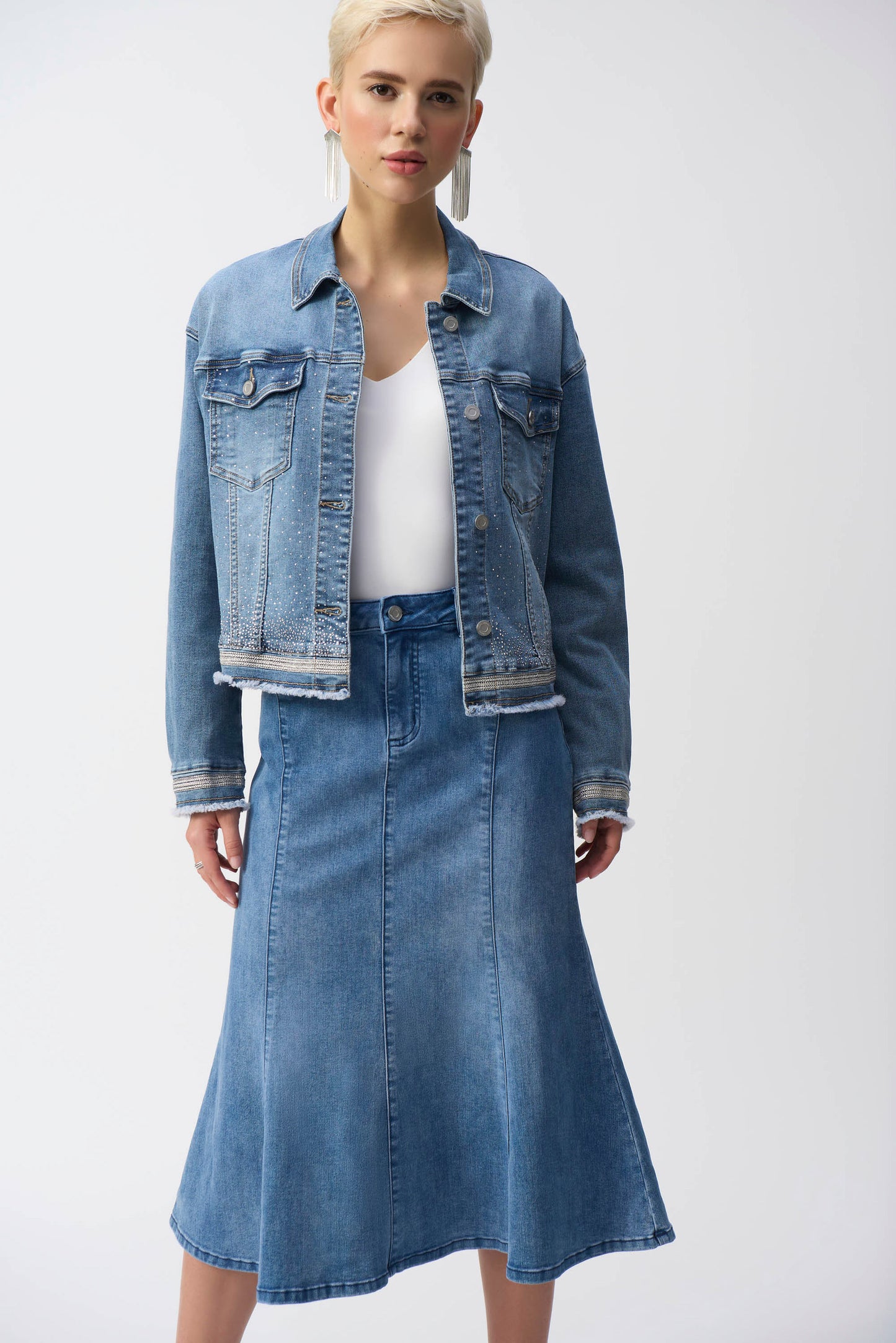 Casual Denim Jacket With Frayed Hem